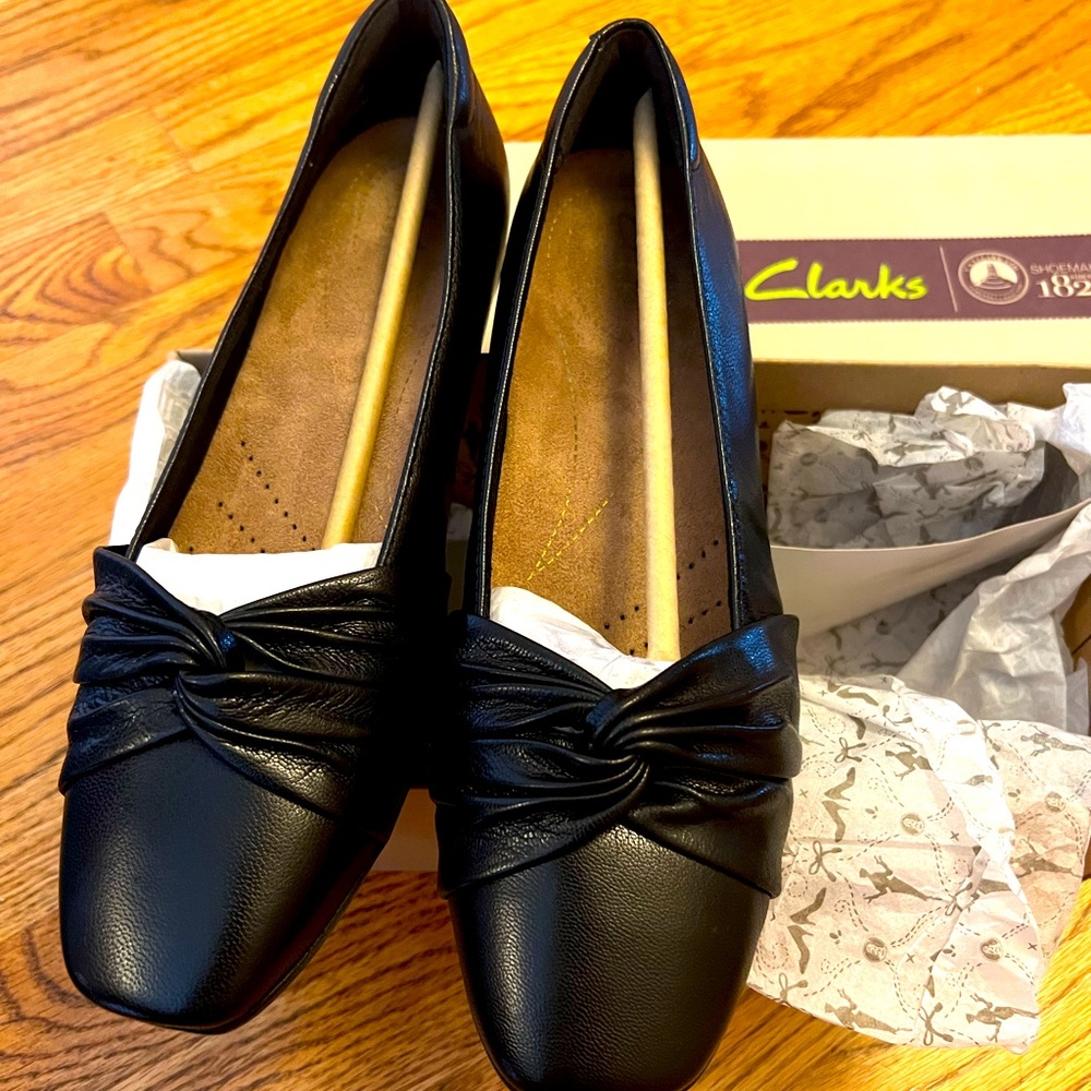 Women’s Clarks, Size 9M Candra Gleam, New in Box